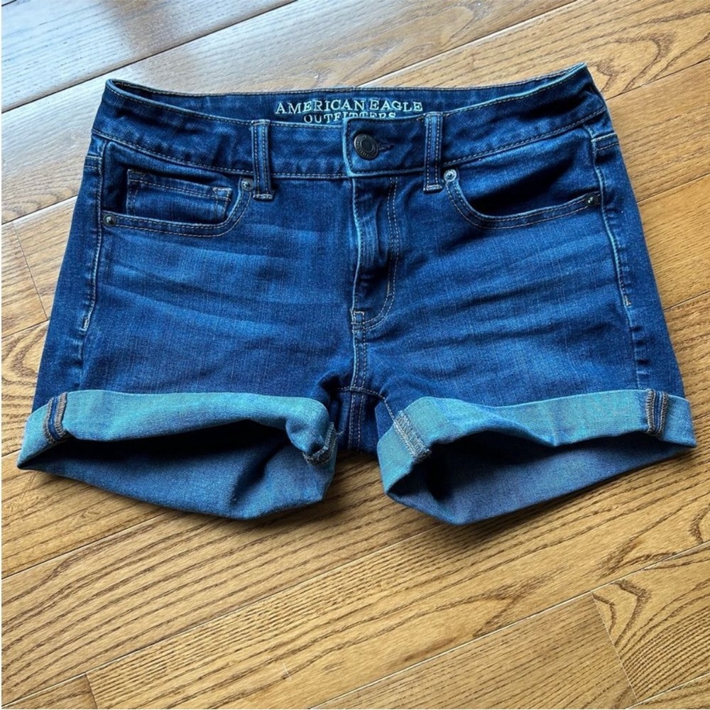 AE American Eagle Denim  Super Stretch MIDI Shorts 6 fit like 2 or 4! Like new!